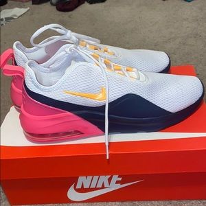 Women’s Nike Air Max Motion 2